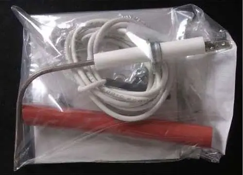Ein Paket mit einer Überwachungselektrode, einschließlich eines weißen Kabels und einer roten Spitze, hergestellt von Remeha.
